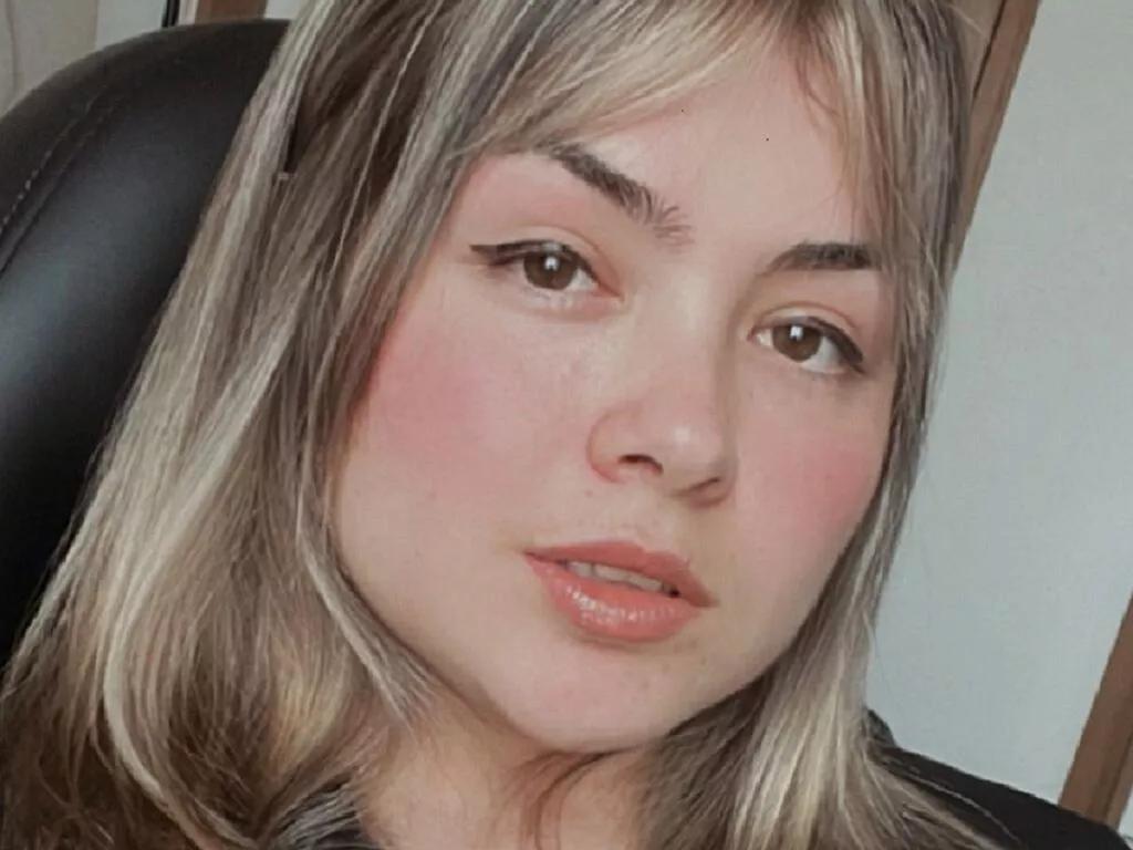 LauBee on LiveJasmin 