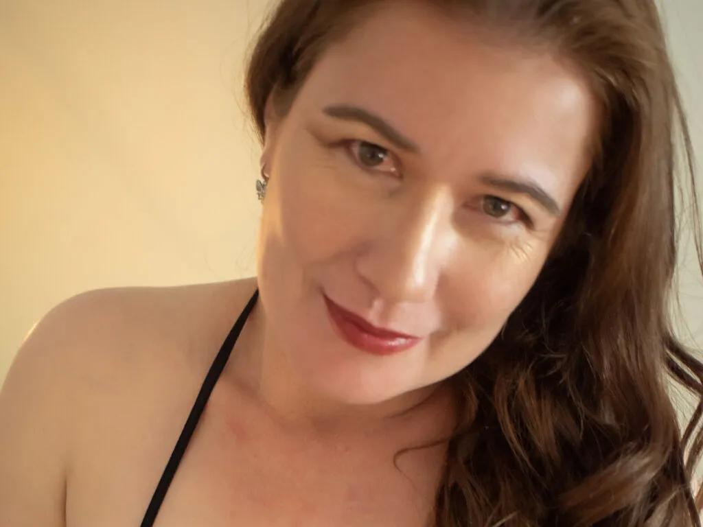 Try SamantaKenners, she wants to masturbate for you SamantaKenners from LiveJasmin