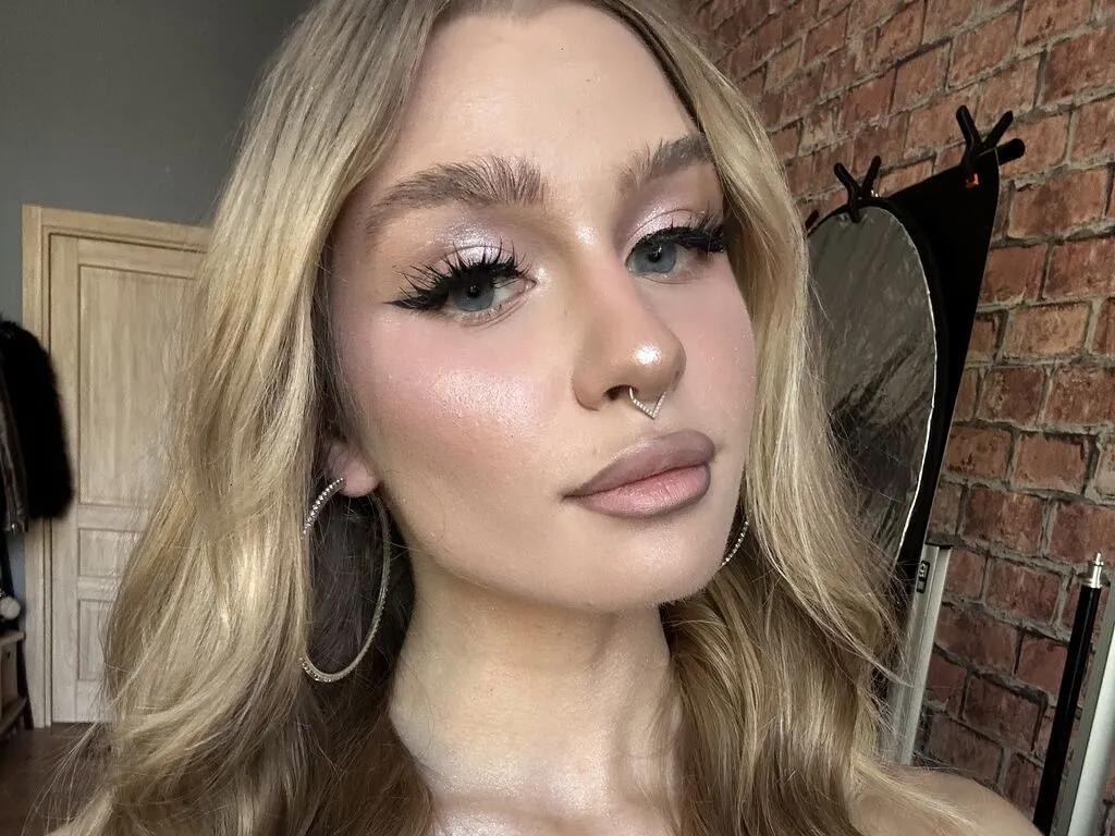 Discover slutty stripper SaphiraLuxe SaphiraLuxe from LiveJasmin