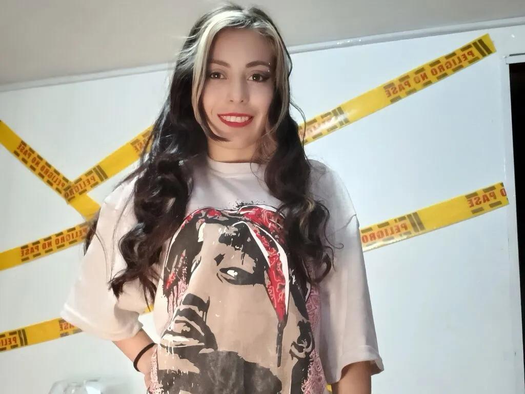 Discover Tefany, she wants to masturbate for you Tefany from LiveJasmin