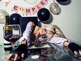 TinaRoberts19 on Streamate 