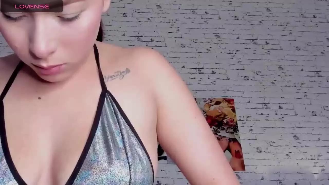 AlanaJoones on Streamray 