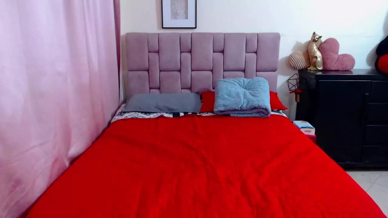 AMY_ROGER on Streamray 