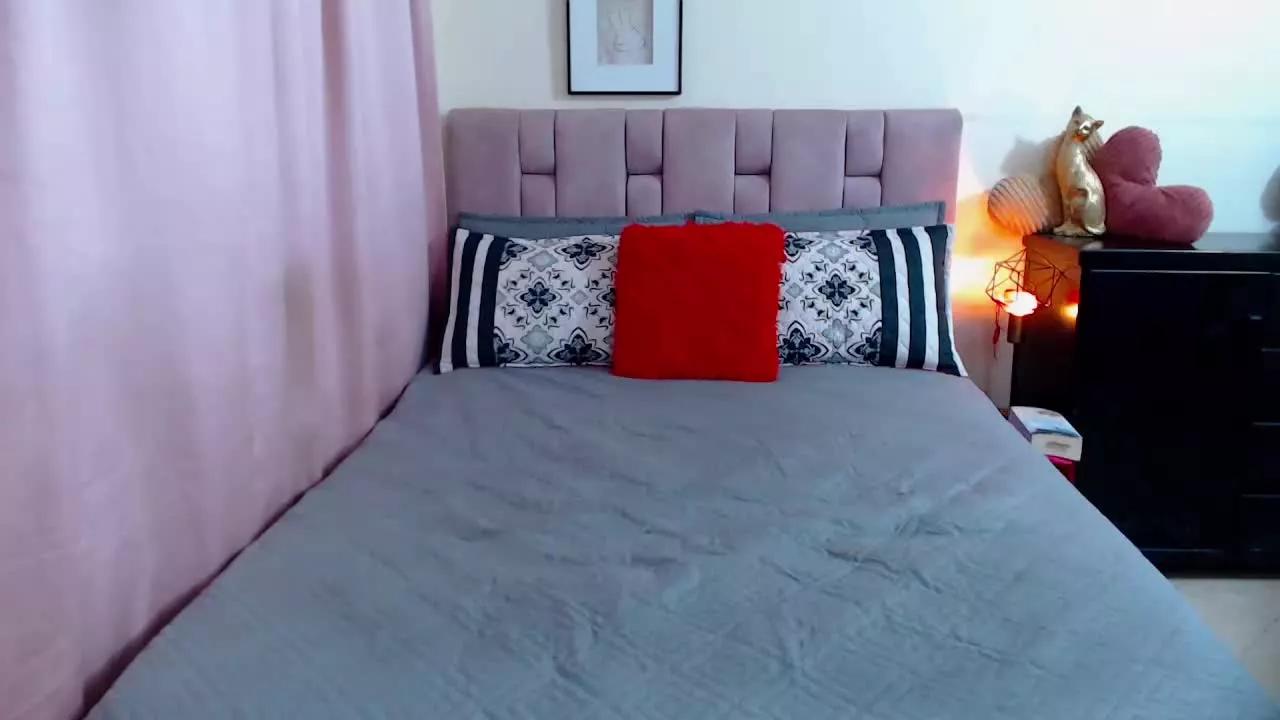 AMY_ROGER on Streamray 