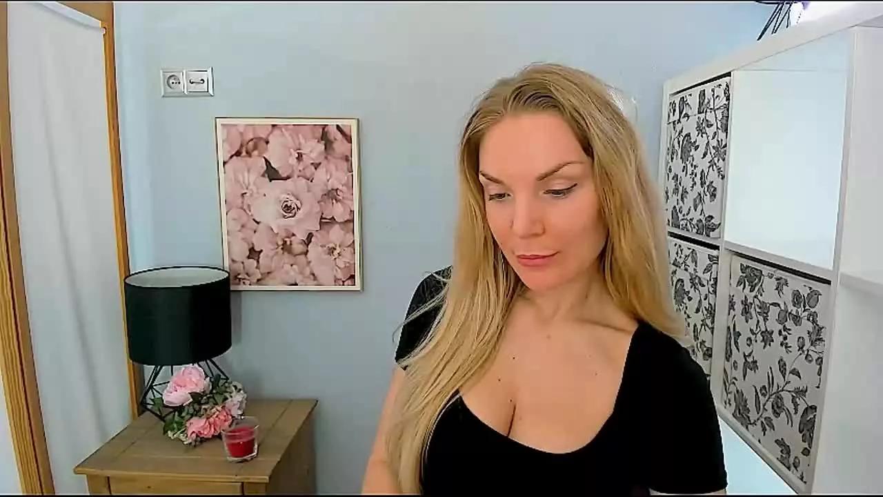 AulloraAmazing on Streamray 