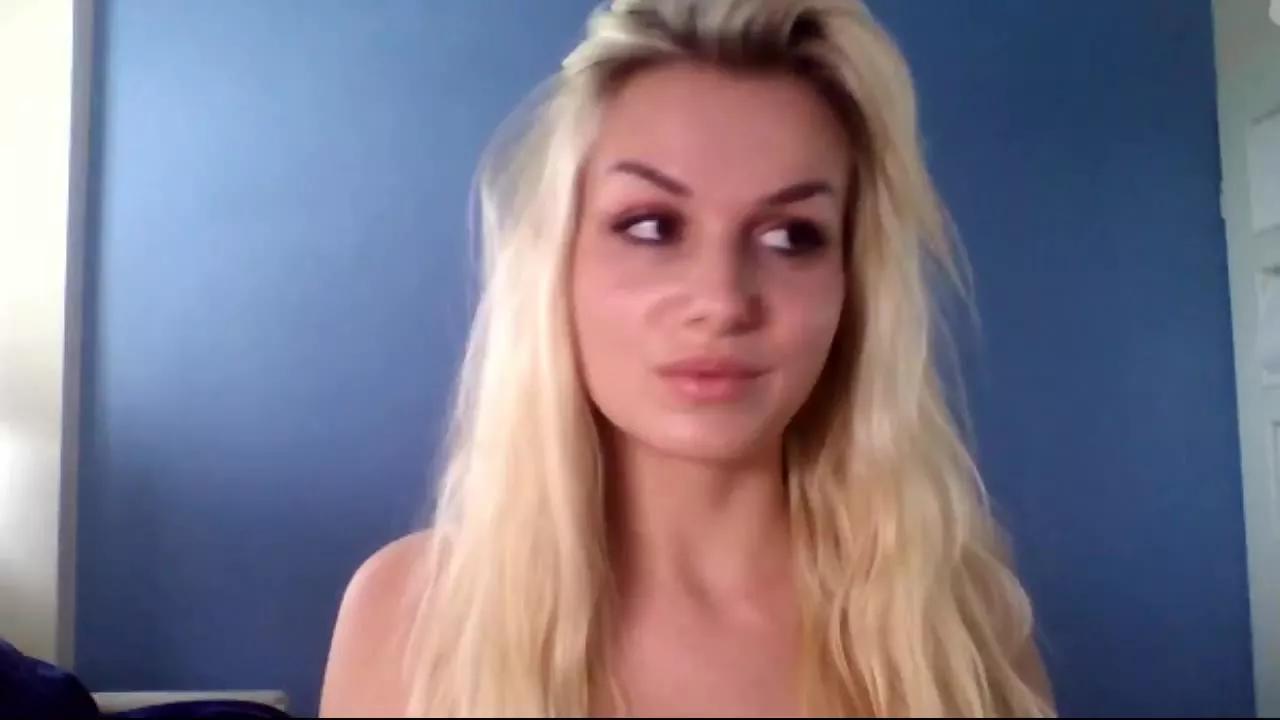 CorneliaDoll on Streamray 