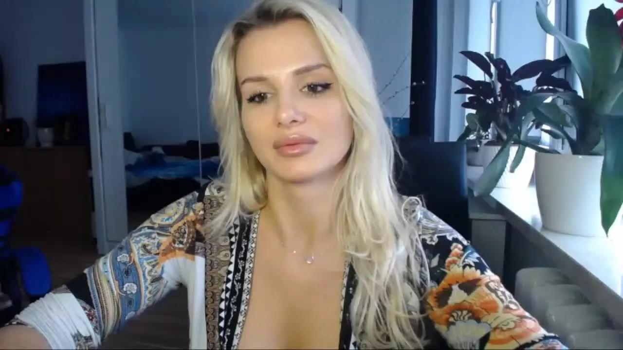 CorneliaDoll on Streamray 