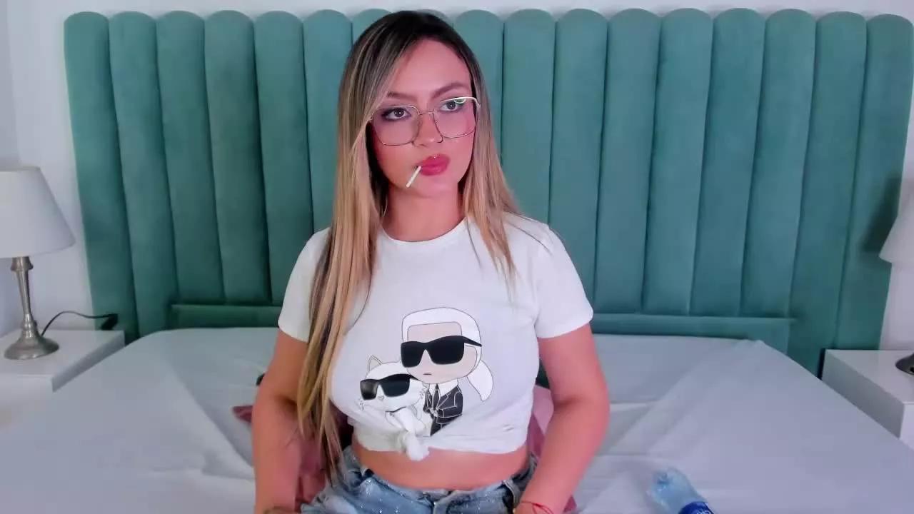 Emmy_Rossi on Streamray 