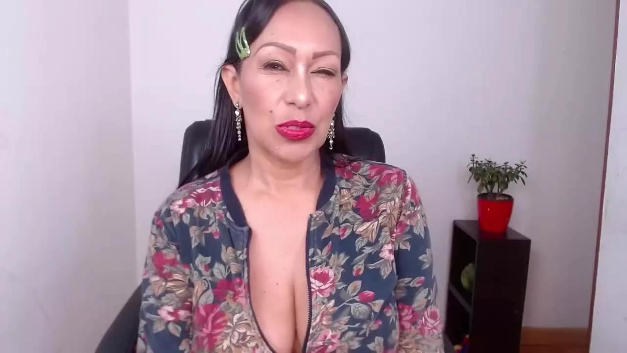 Gina_Le on Streamray 