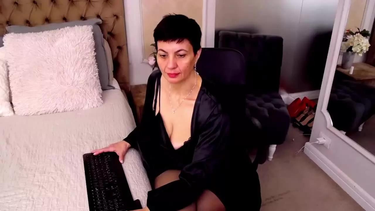 JuliaWinslet on Streamray 