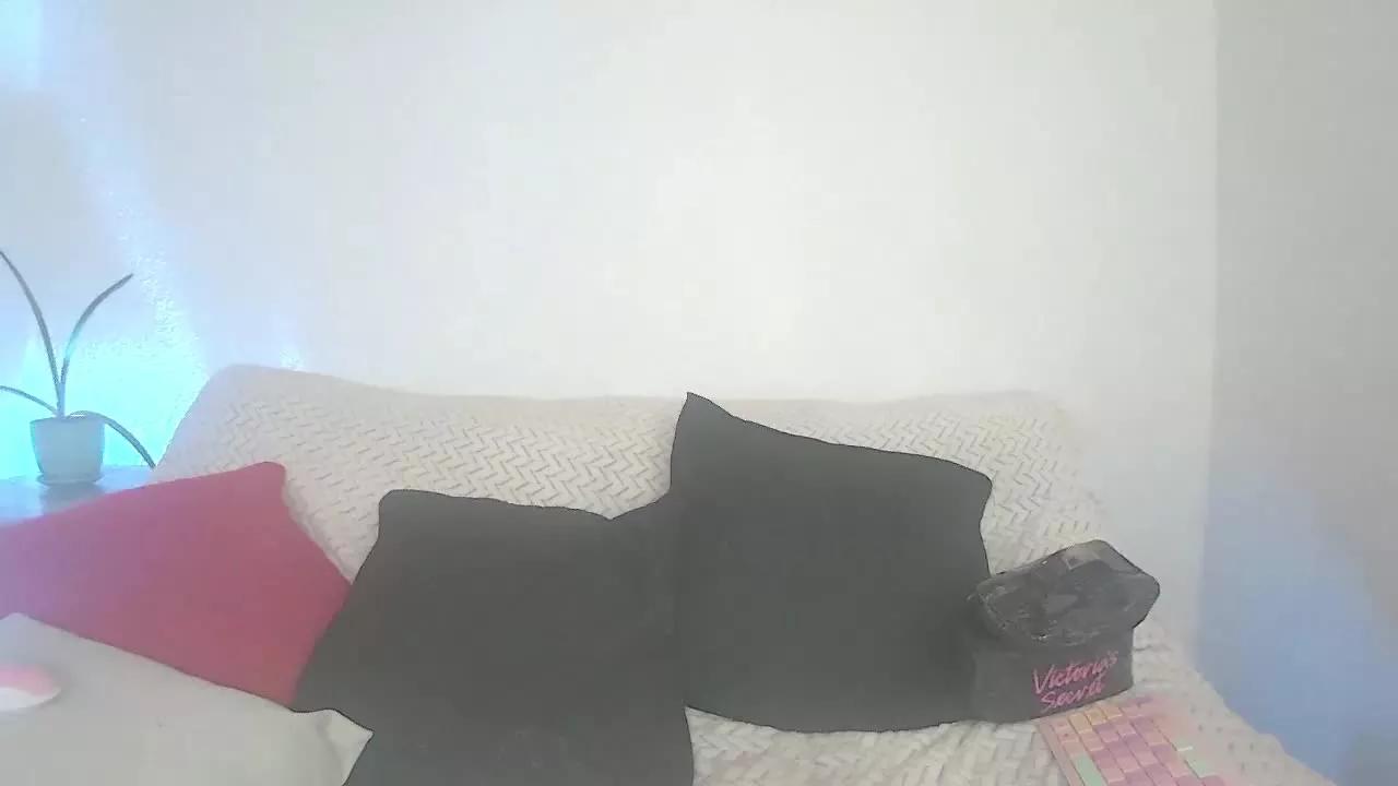 LucyMonthesco on Streamray 