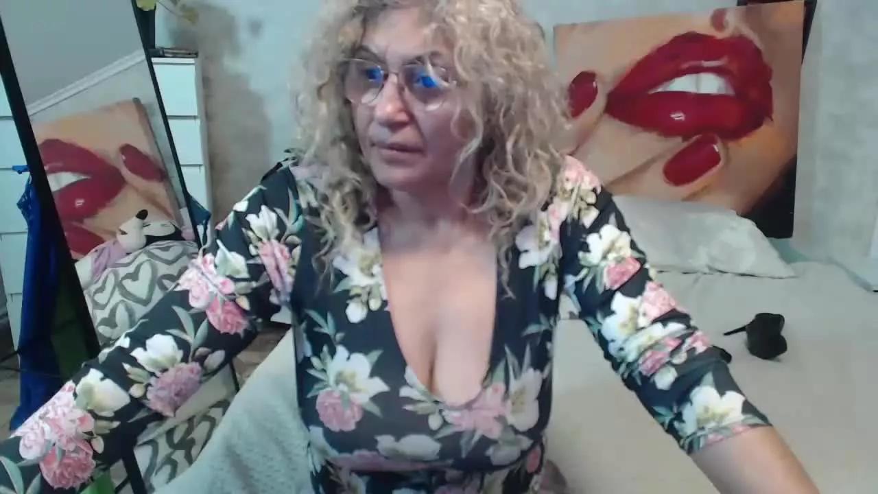 matureerotic4u on Streamray 