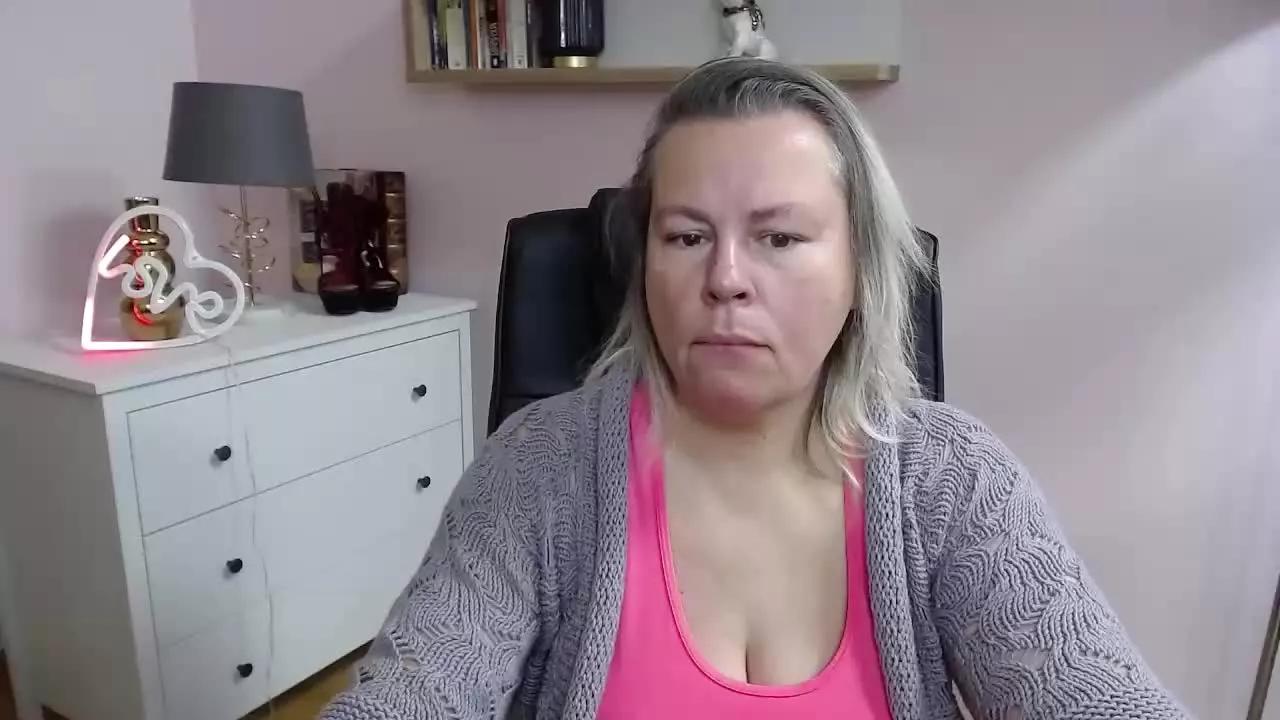 NancyPerfect on Streamray 