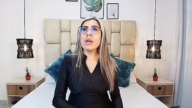 Freechat AdharaSmithh on StripChat