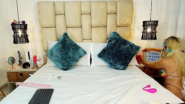 Freechat AdharaSmithh on StripChat