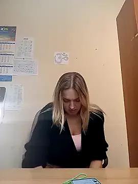 Slutty Ami_Foxy wants you to fuck her body now Ami_Foxy from StripChat