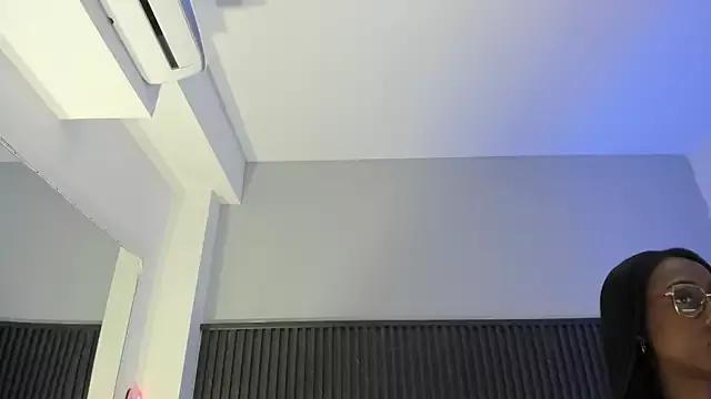 AmyyRossee_ on StripChat 