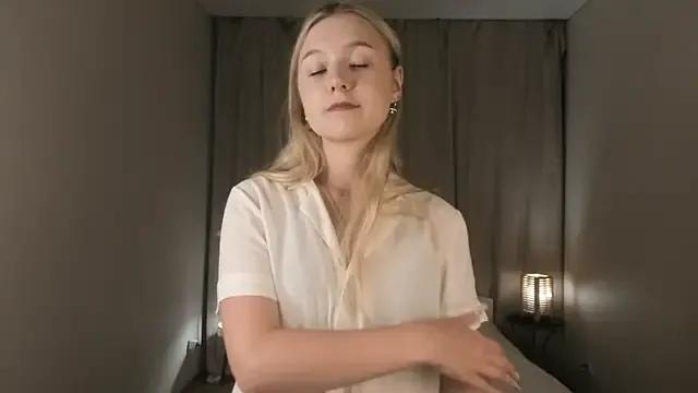 ArianeAumich on StripChat