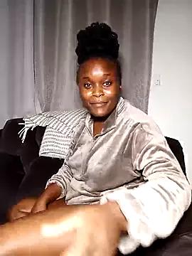Bella045 on StripChat 