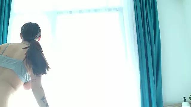 Brenda_M00n on StripChat 