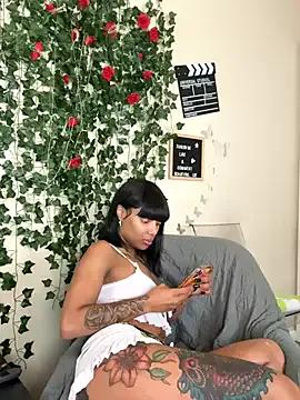 Freechat butterflybootyy on StripChat