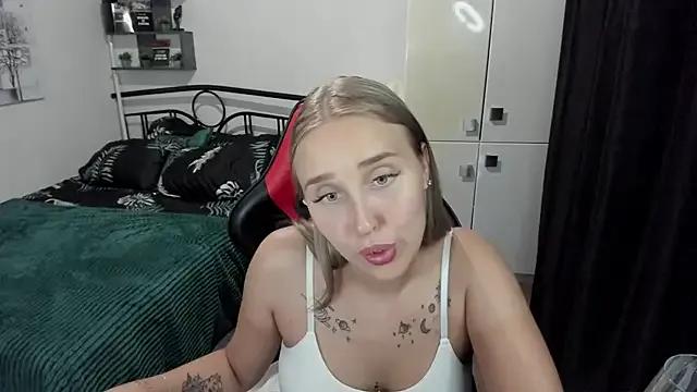 CrazyBitchInLace from StripChat
