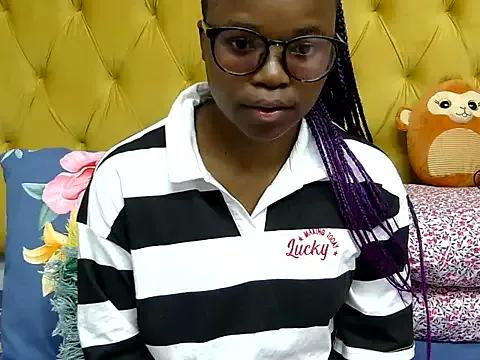 Curvysmally on StripChat 