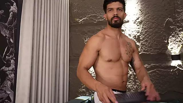 Freechat DannSaenz on StripChat