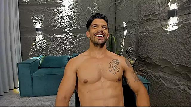 Freechat DannSaenz on StripChat