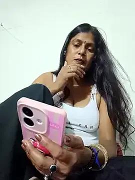 Freechat dezzy_24 on StripChat