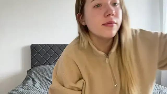 Freechat Embersweetbunny on StripChat