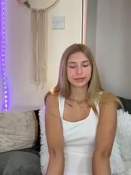 emma05 on StripChat 