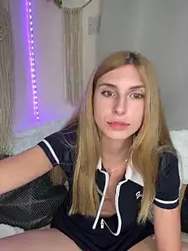 emma05 on StripChat 