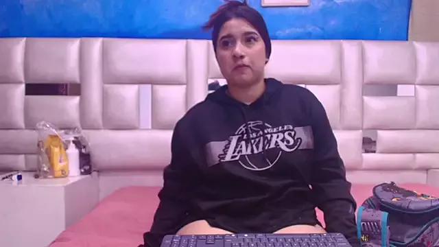 emmacurvy on StripChat 