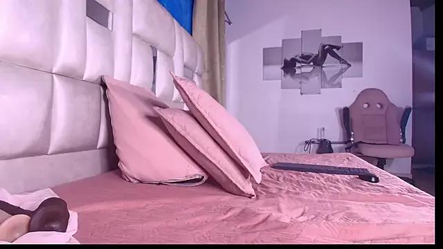 emmacurvy on StripChat 
