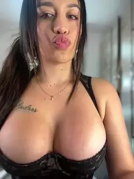 Freechat Emmily_19 on StripChat