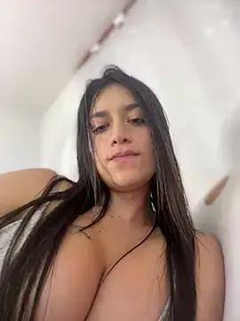 Freechat Emmily_19 on StripChat