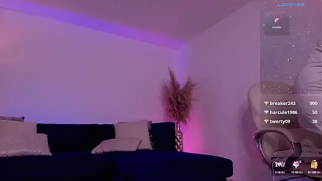emmy_walker on StripChat 