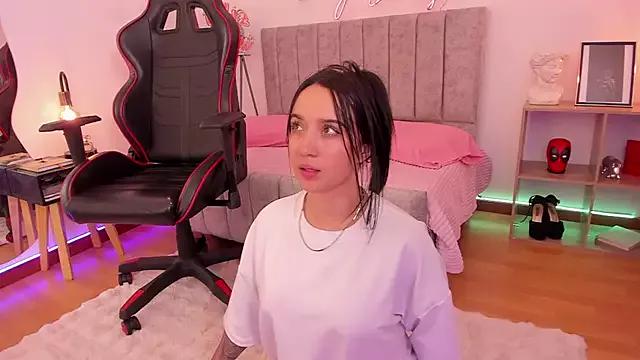 EmmyEvans1 on StripChat 