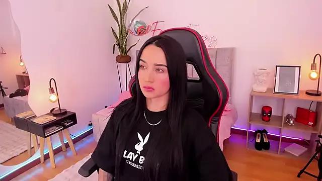 EmmyEvans1 on StripChat 