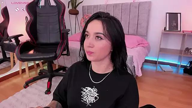 EmmyEvans1 on StripChat 