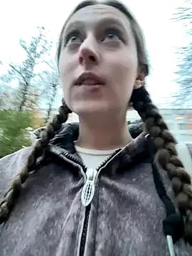 FroggyAnna from StripChat