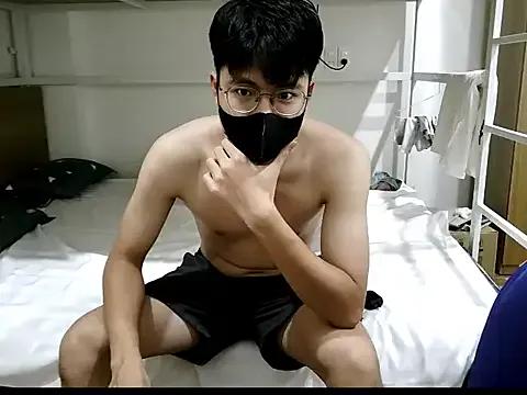 Discover naked camwhore Gwencloudy Gwencloudy from StripChat