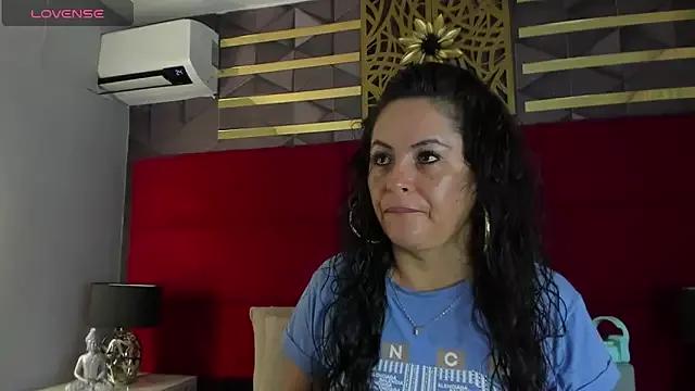 hanny_milf on StripChat 