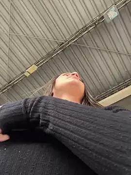 Freechat Isabella21_ on StripChat