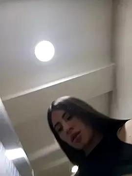 Freechat Isabella21_ on StripChat