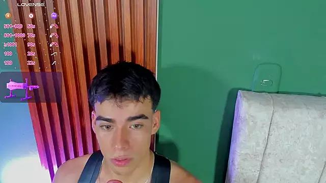 Freechat its_liam18 on StripChat