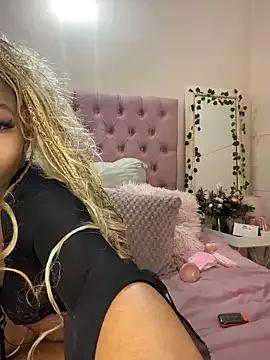 Freechat ItsLeyaa on StripChat