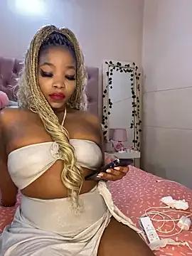 Freechat ItsLeyaa on StripChat