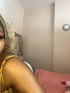 Freechat ItsLeyaa on StripChat